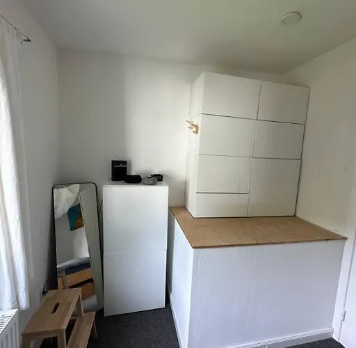 Quiet Modern End-unit House Hamburgo