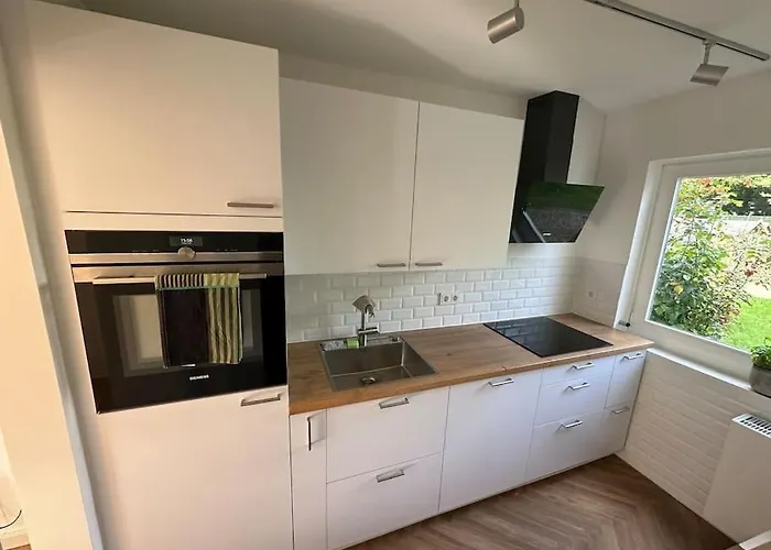 Quiet Modern End-unit House Apartamento