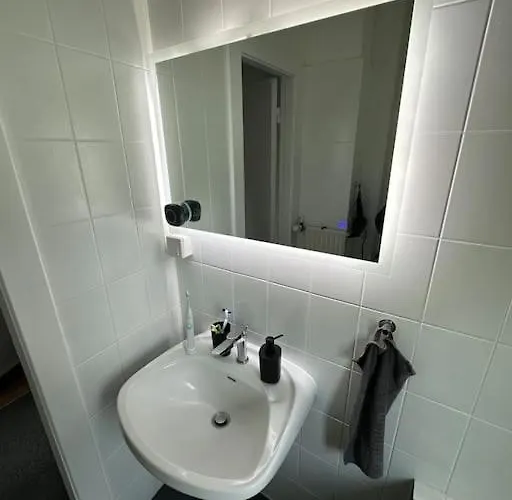 Quiet Modern End-unit House