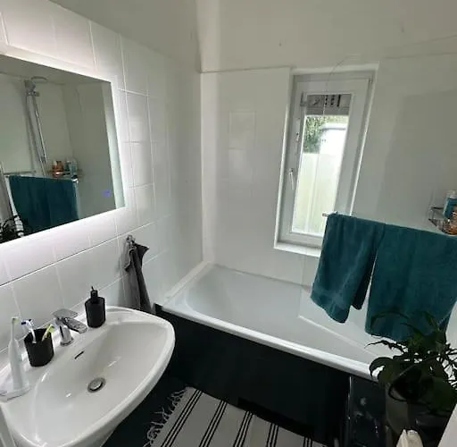 Apartamento Quiet Modern End-unit House Hamburgo