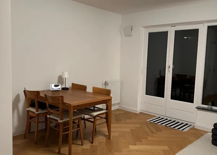 Quiet Modern End-unit House * Hamburgo