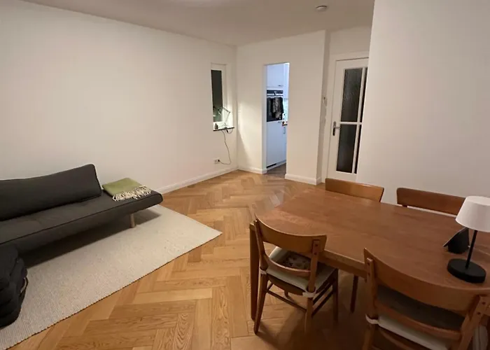 Quiet Modern End-unit House * Hamburgo